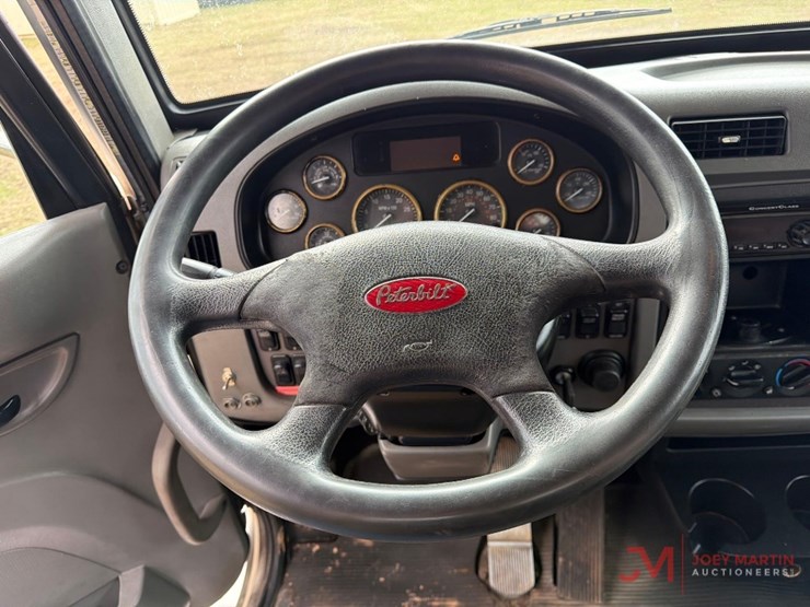 2018-peterbilt-337-image-24