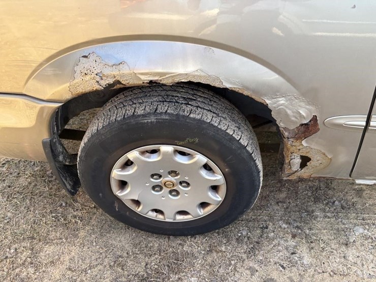 2002-chrysler-town-&-country-image-5