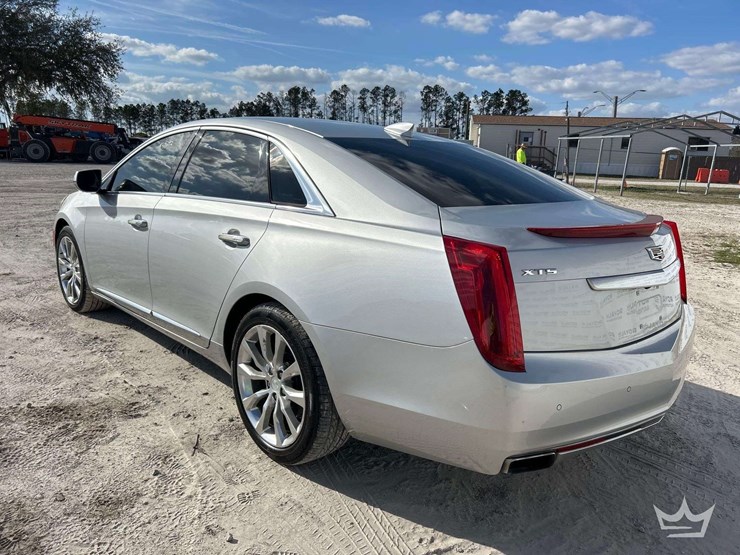 2016-cadillac-xts-sedan-image-4