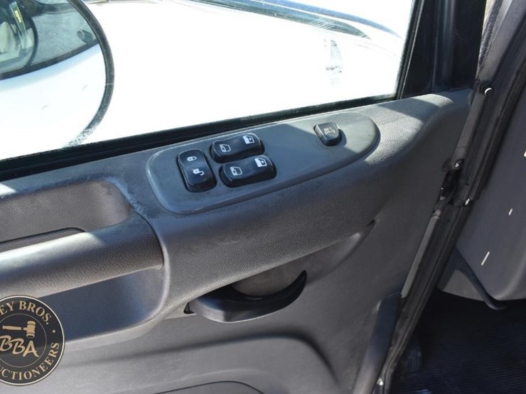 2012-peterbilt-348-image-31