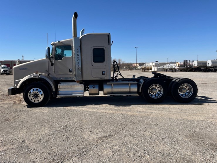 2013-kenworth-t800-image-8