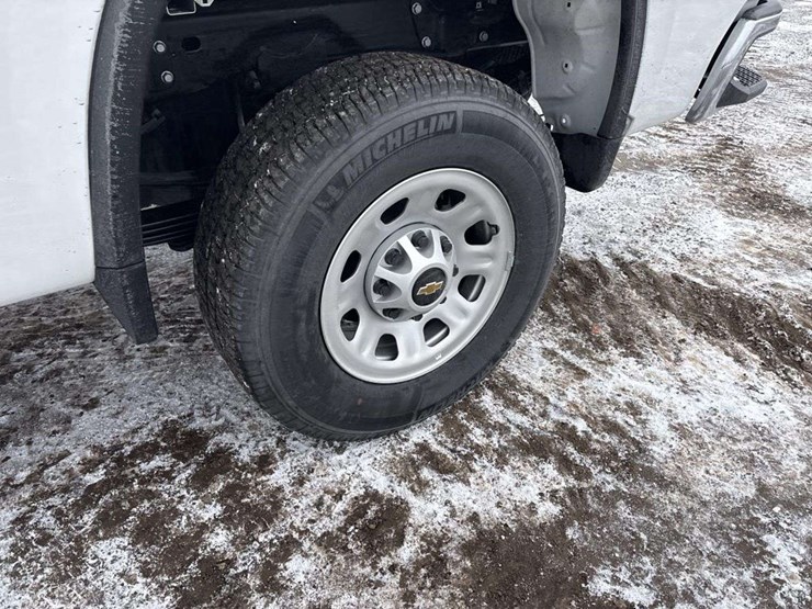 2023-chevrolet-3500-image-9