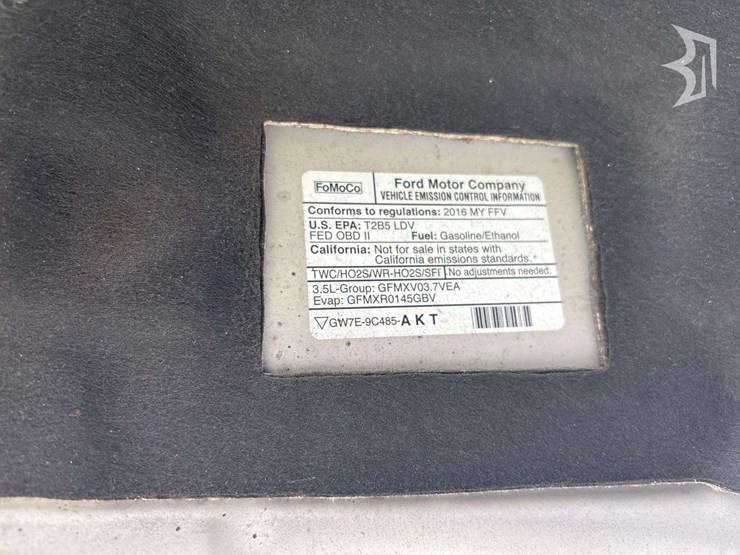 2016-ford-taurus-sedan-image-10