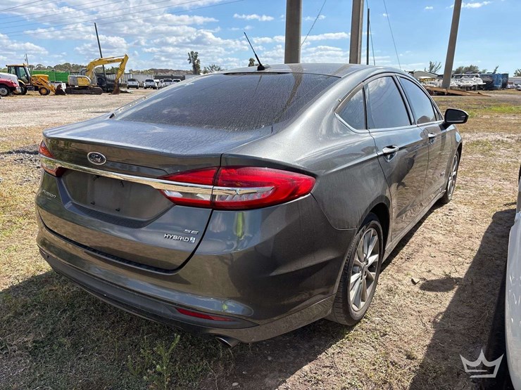 2017-ford-fusion-se-hybrid-sedan-image-3