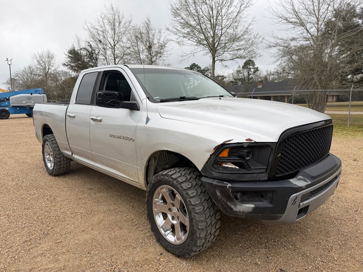 2011-dodge-1500-image-2