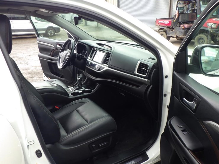 2017-toyota-highlander-image-6