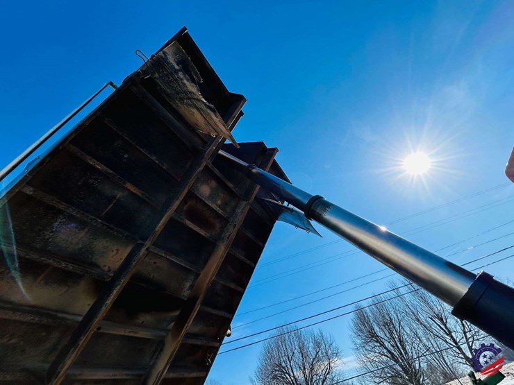 2011-volvo-truck-vhd-tri-axle-dump-truck-image-106