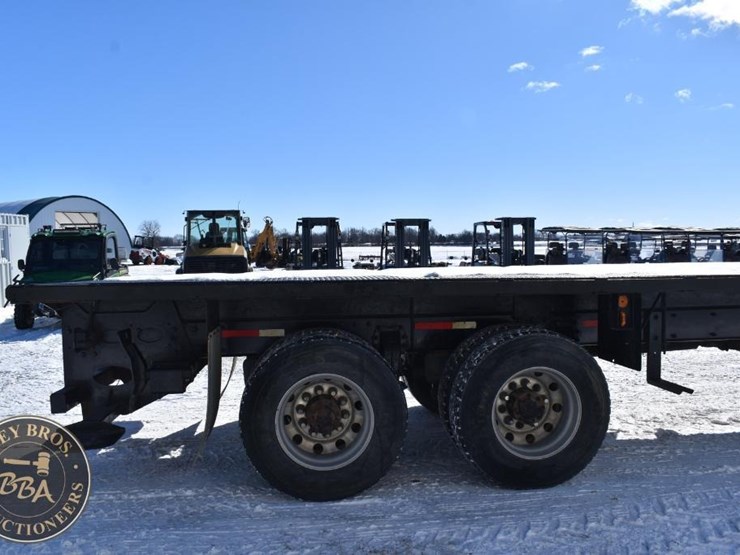 2012-peterbilt-348-image-6