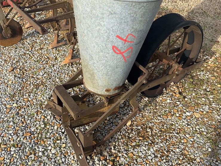 dearborn-2-row-stiff-shank-cultivator-image-2