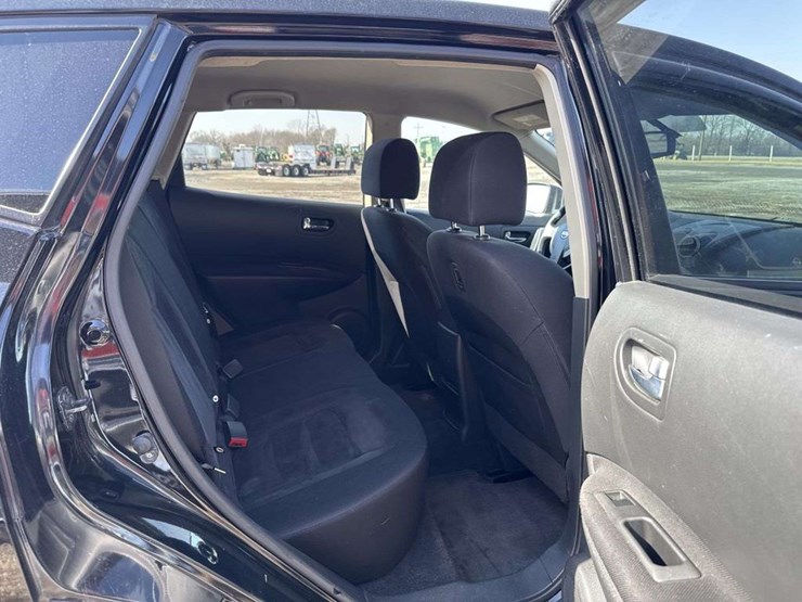 2010-nissan-rogue-image-18