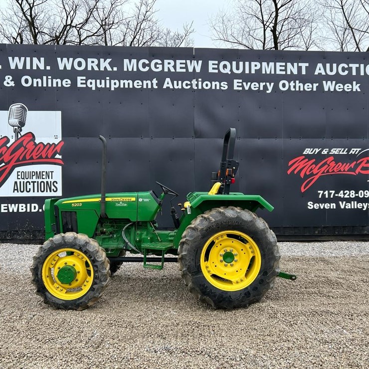 JOHN DEERE 5203