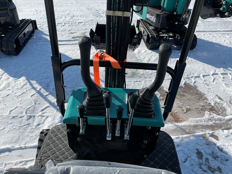 #5369-•-qh12r-mini-excavator-image-12