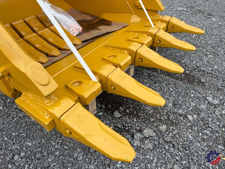 caterpillar-320-image-10