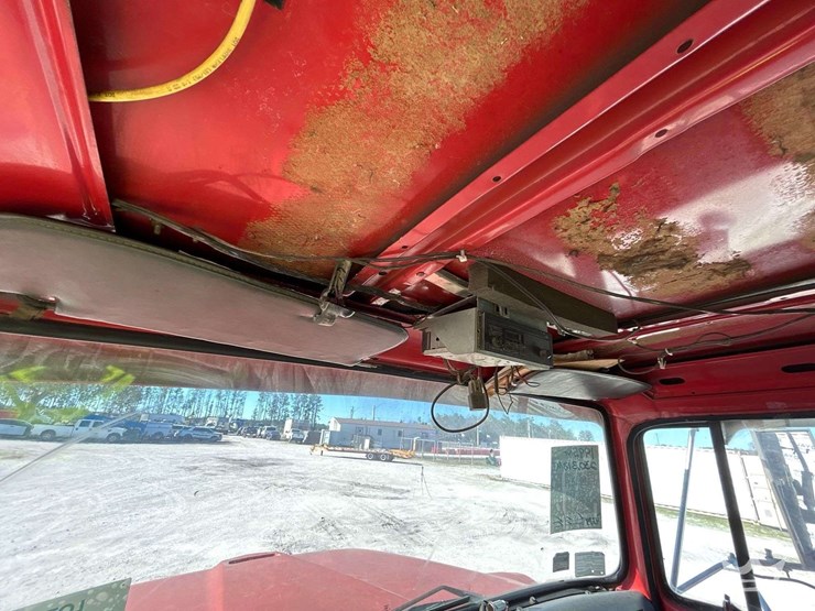 1995-ford-lt9000-image-24