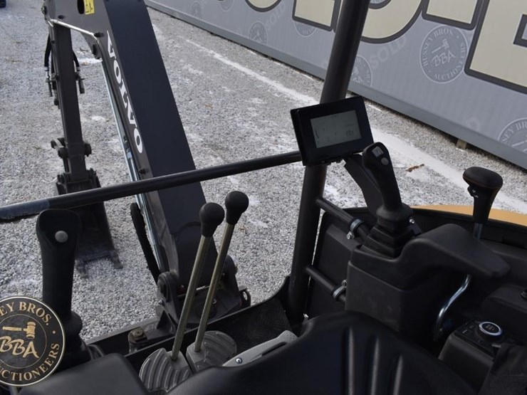 2023-volvo-ecr25-electric-image-33