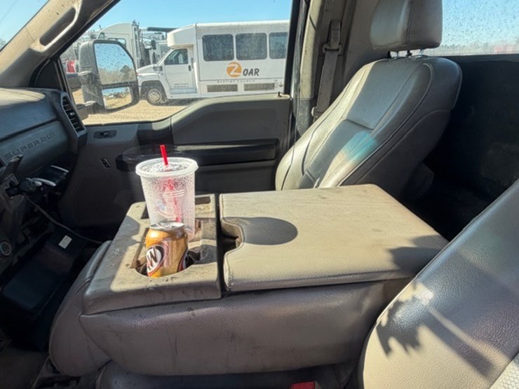 2018-ford-f550-image-37