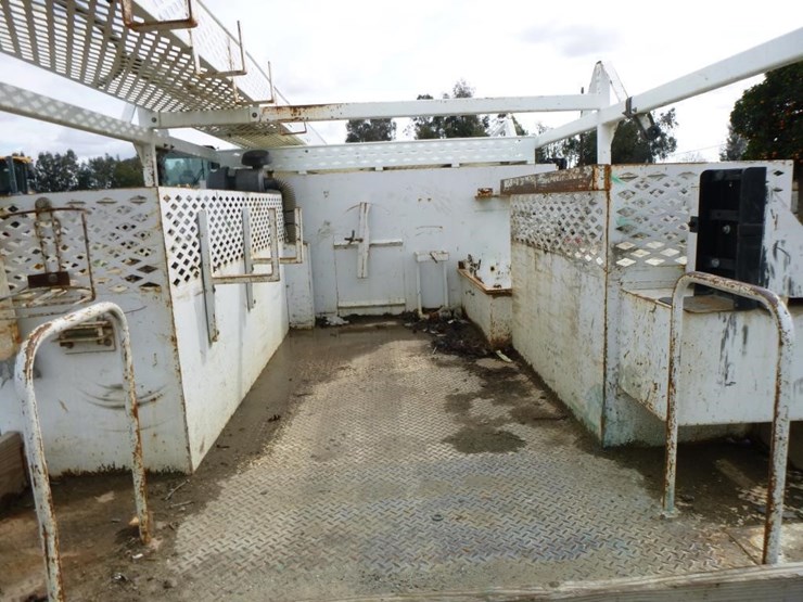 2013-ford-f550-image-27