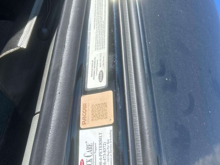 2020-peterbilt-579-image-21