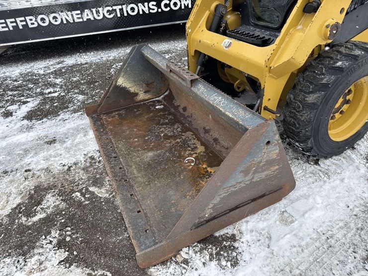 2023-caterpillar-226-image-12