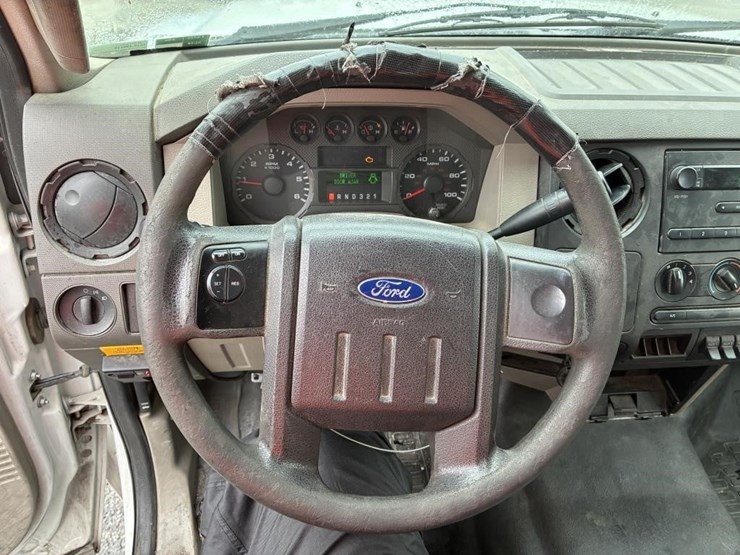 2010-ford-f550-image-11