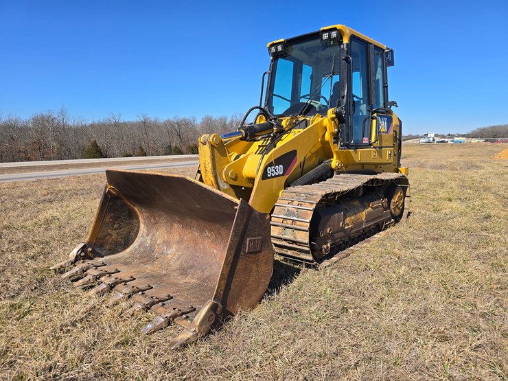 2015-caterpillar-953d-image-1