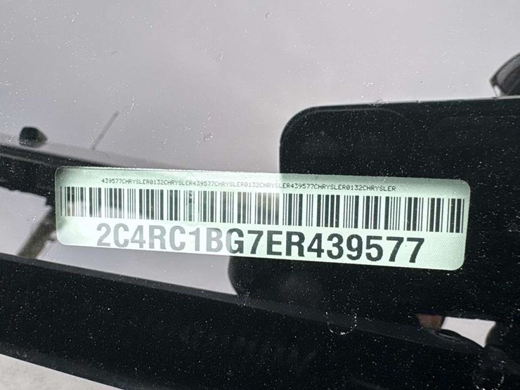 2014-chrysler-town-&-country-image-21