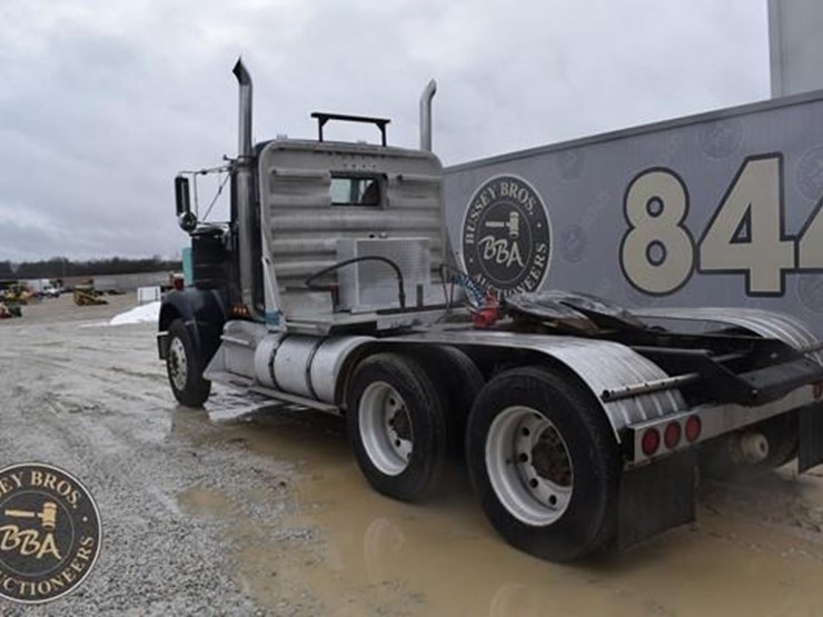 1982-kenworth-w900-image-3
