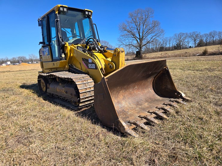 2015-caterpillar-953d-image-31