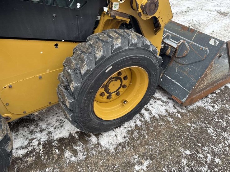 2023-caterpillar-226-image-10