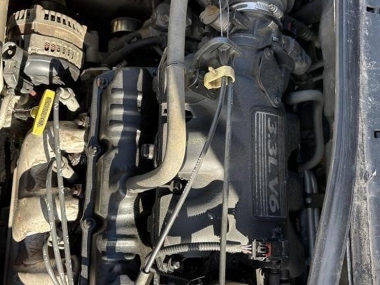 2002-chrysler-town-&-country-image-10