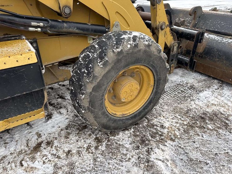 2013-caterpillar-420-image-12