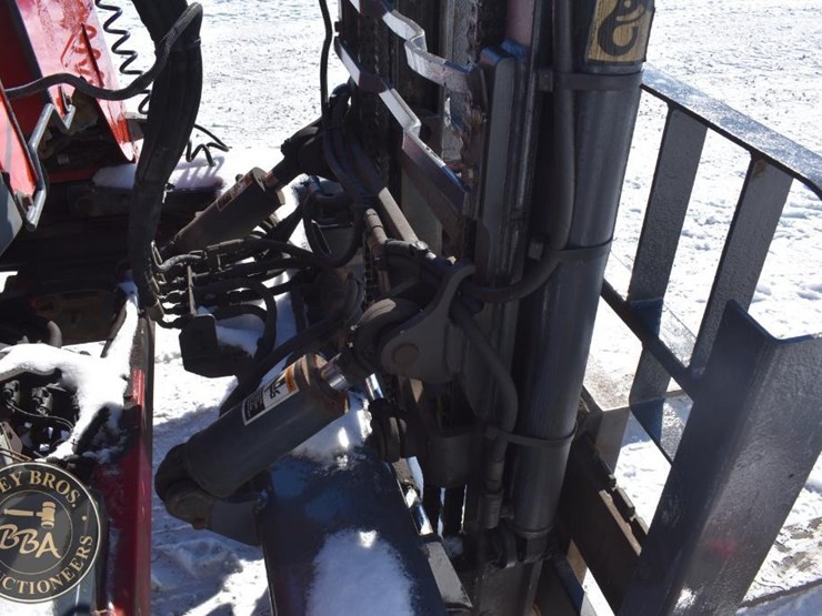 2015-moffett-m50-image-14