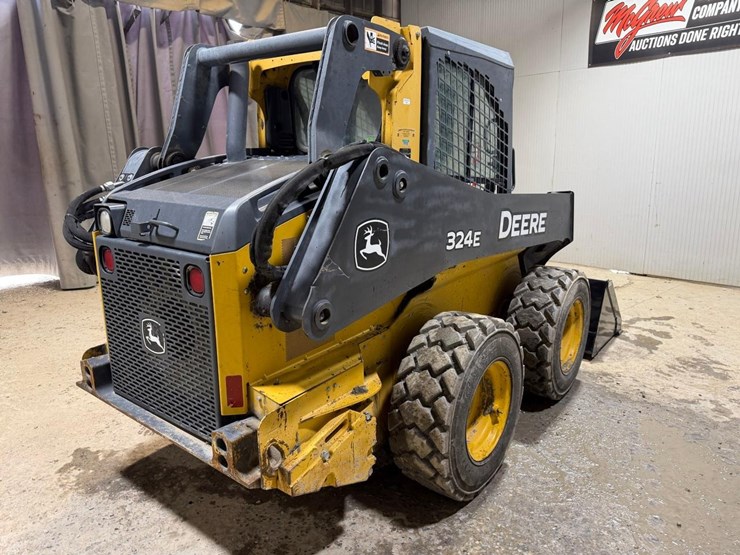 2017-deere-324e-image-5
