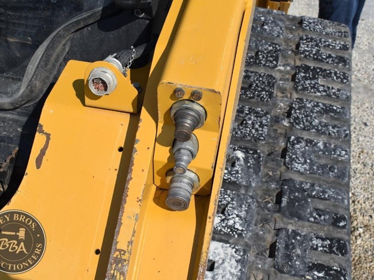 2020-caterpillar-279d3-image-31