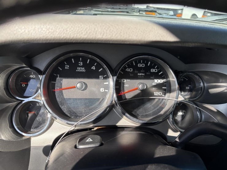 2012-chevrolet-2500-image-13