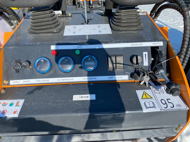 #5318-•-landhonor-mini-skid-steer-loader-image-12