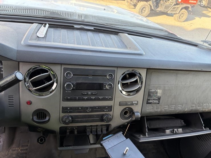 2012-ford-f550-image-12