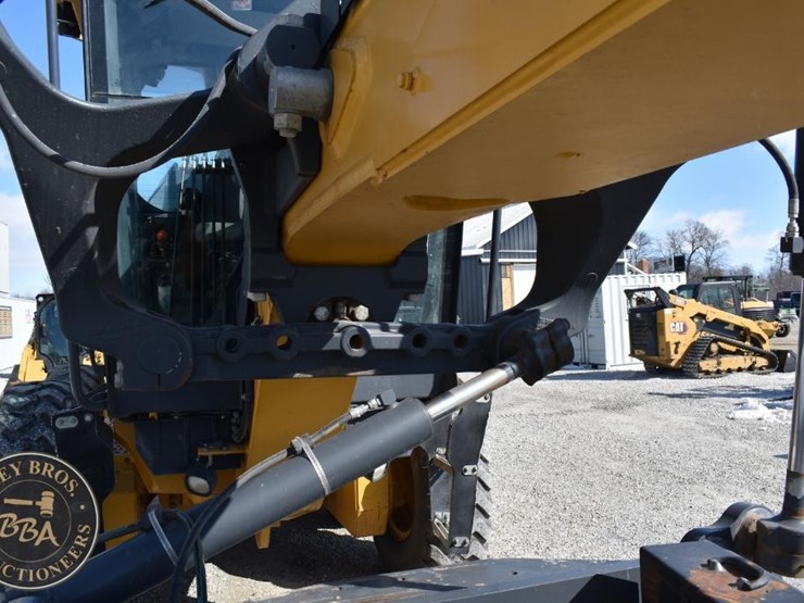 2013-deere-770g-image-19