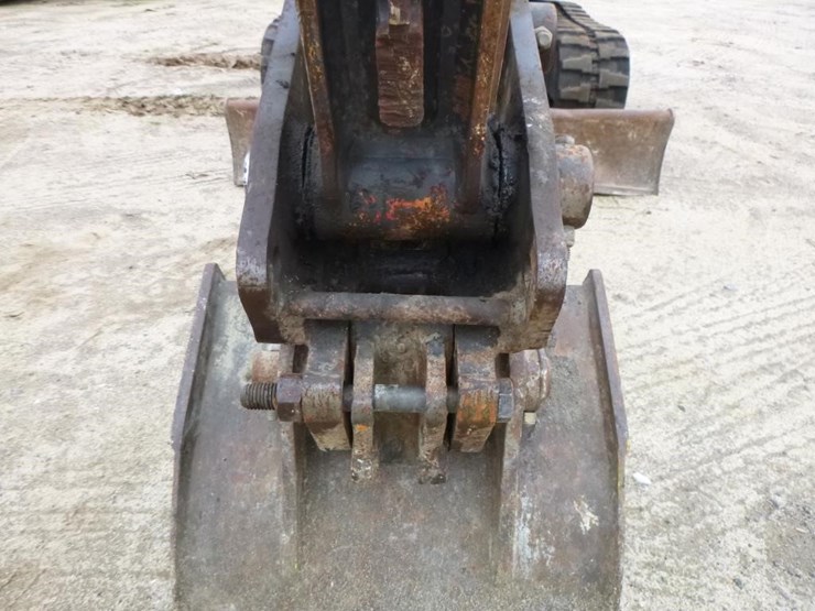 2017-case-cx33c-image-20