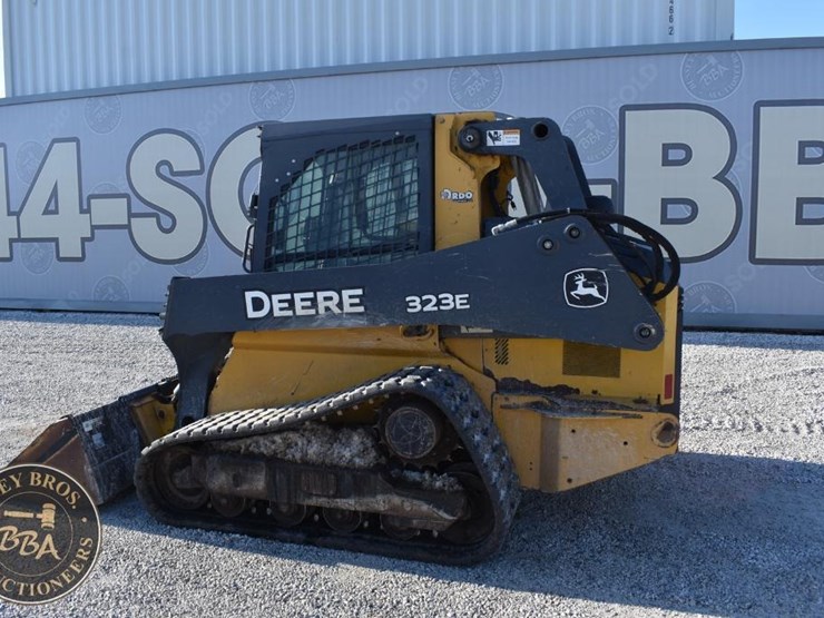 2015-deere-323e-image-7