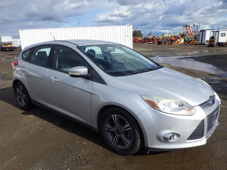 2014-ford-focus-sedan-image-2
