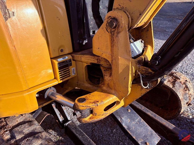 2016-cat-305e2-mini-excavator-image-21