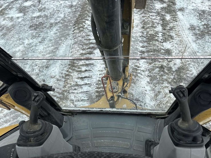 2013-caterpillar-420-image-32