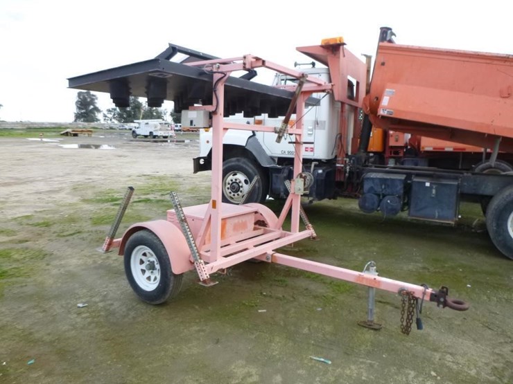 wanco-wtsp-towable-arrow-board-image-2