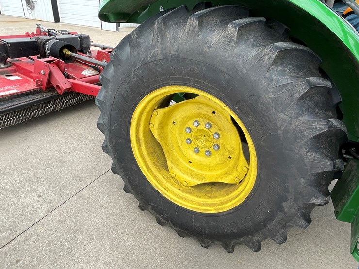 2015-john-deere-5075e-image-41