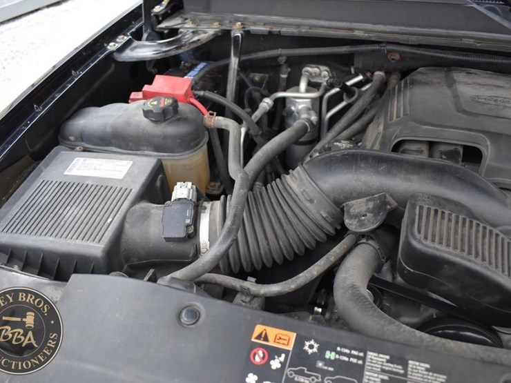 2013-chevrolet-tahoe-ls-image-21