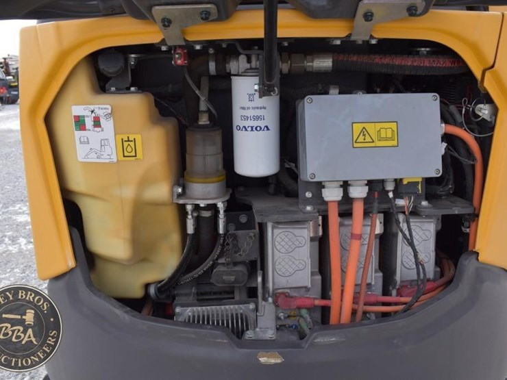 2023-volvo-ecr25-electric-image-28