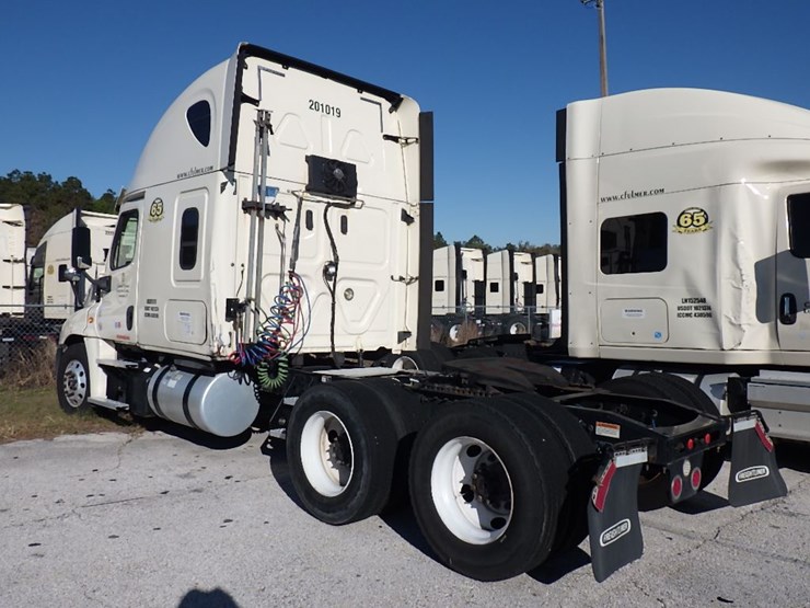 2020-freightliner-cascadia-125-image-14
