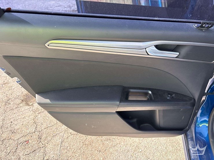 2017-ford-fusion-hybrid-sedan-image-18