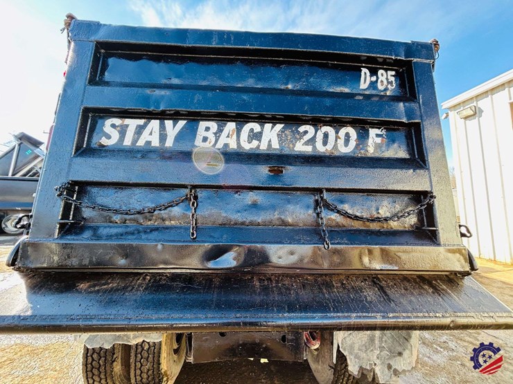 2011-volvo-truck-vhd-tri-axle-dump-truck-image-45